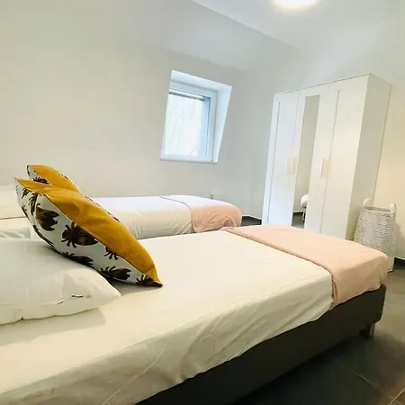 Penthouse With Garden And Parking In Center- Kpg Appartement